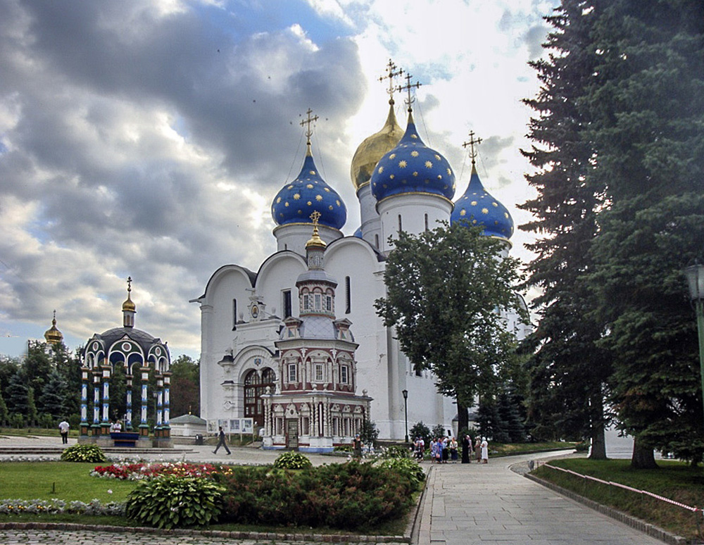 Лавра сергиев посад история. Троице Сергиева Лавра храмы Успенский.